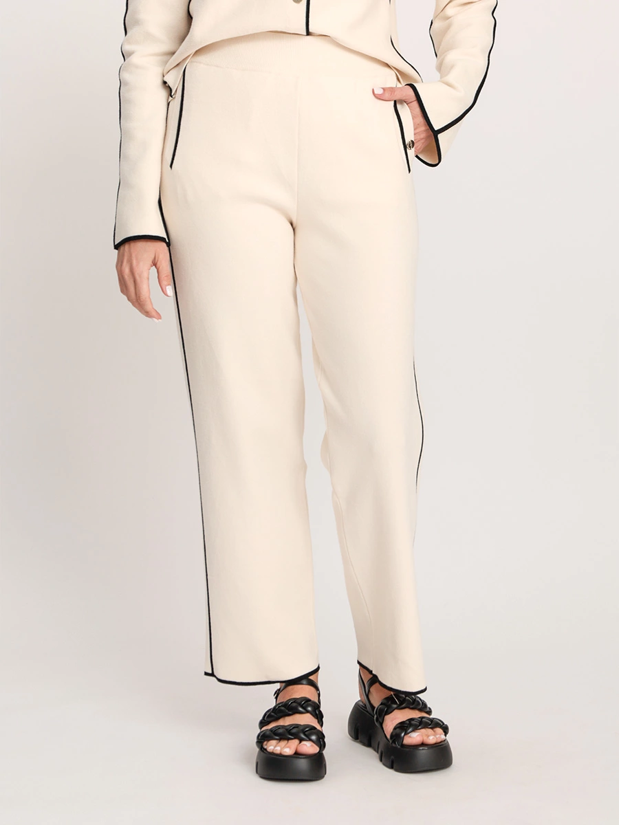 Брюки трикотажные свободного кроя с эластичным поясом